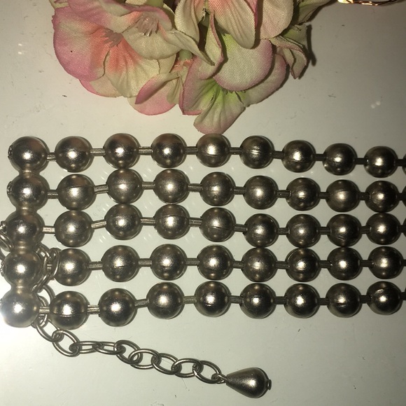 Women’s Choker Necklace - Picture 2 of 5